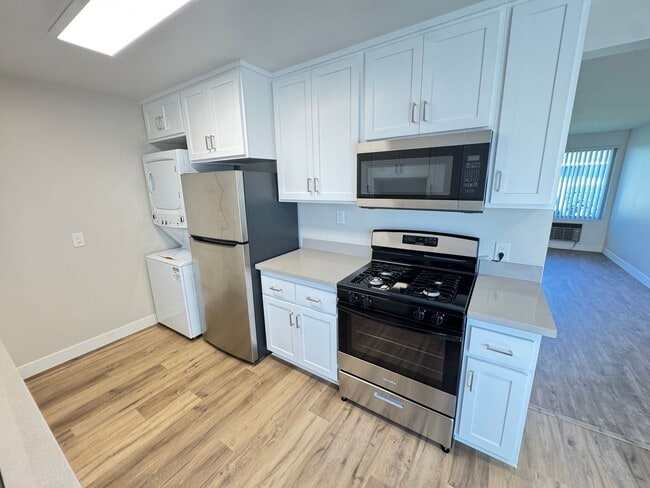 Photo - Charming 1 Bedroom unit, completely remode... Unit Oak 286