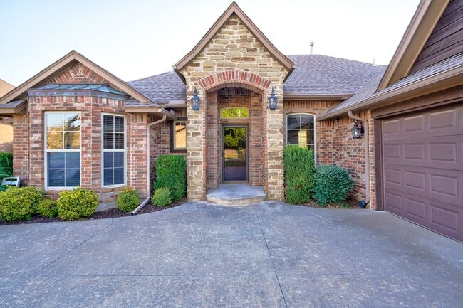 Building Photo - 812 Ryan Rd