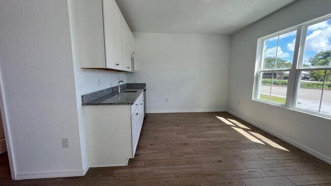 Photo - 1782 SW Bayshore Blvd