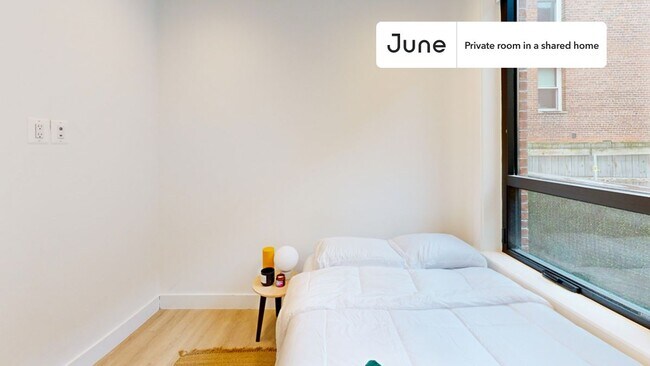 Room in Shared 4 bed/2 bath home in Dupont Circle