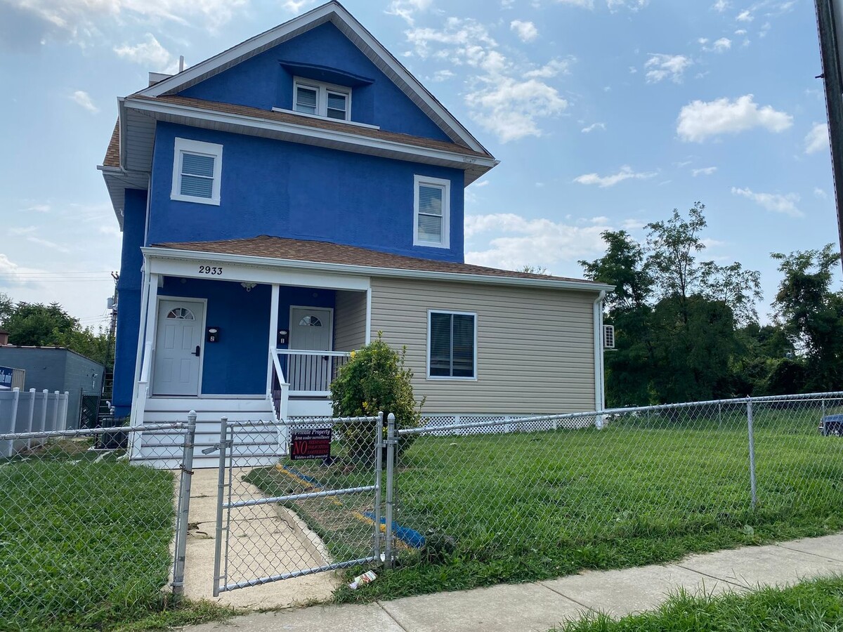 Photo - 2933 Presstman St Unidad 1A AVAILABLE W/PRIV BATH $850 1A