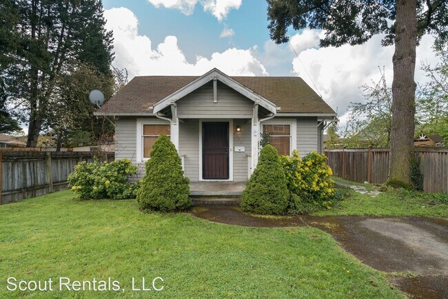 2 br, 1 bath House - 7922 SE Schiller St - 2 br, 1 bath House - 7922 SE Schiller St