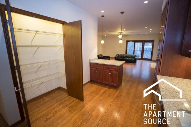 Photo - 670 N Peoria St Unit 2