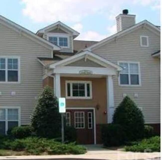 Building Photo - Pet-Friendly! Fantastic south charlotte location just minutes to everything!