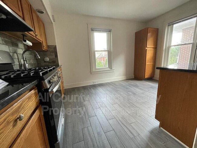Photo - 410 4th Ave