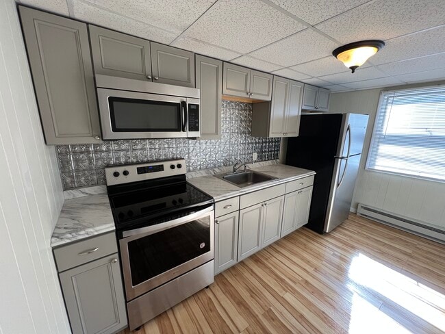 Building Photo - 607 Spring St Unit 2 Bed Moosic 2nd Floor