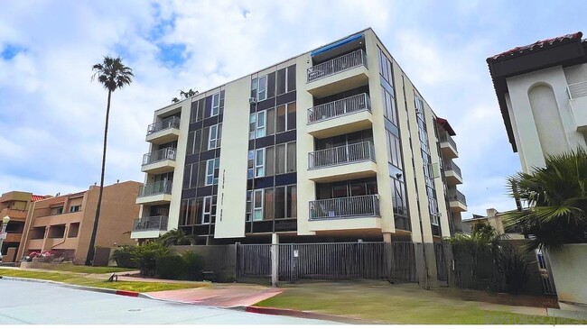 Building Photo - 8111 Camino Del Oro Unit H Rental