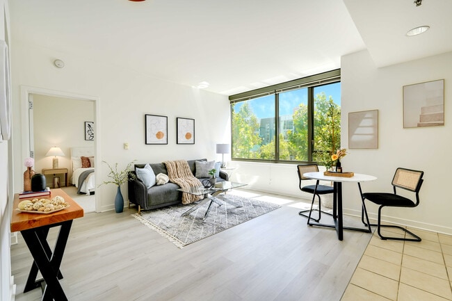 Building Photo - 260 King St Unit 263