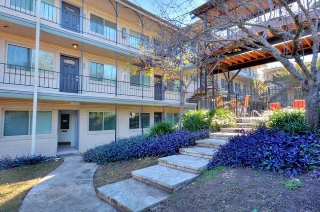 1bed/1bath Condo in Travis Heights - 1bed/1bath Condo in Travis Heights Unit 109