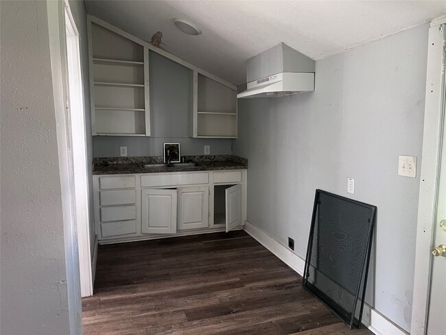 Photo - 521 W Caney St