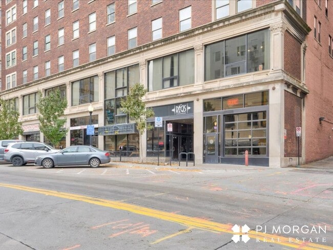 Photo - Great downtown location!