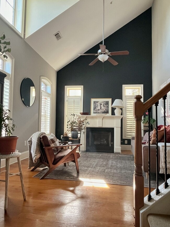 Photo - 6453 Chariot St