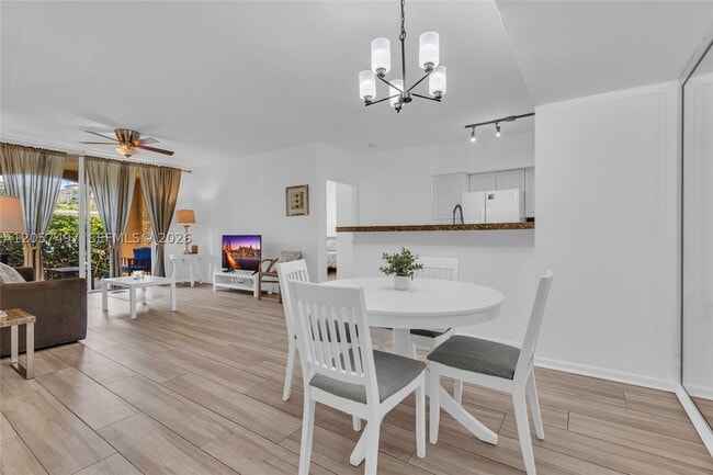 Building Photo - 19501 E Country Club Dr Unit 9101