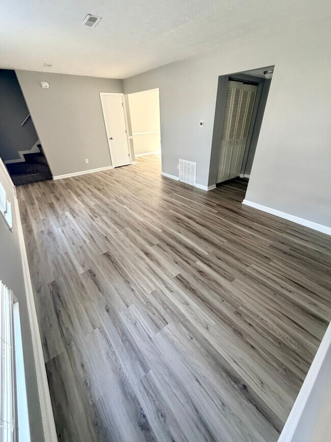 Photo - 2472 Woodhill Dr