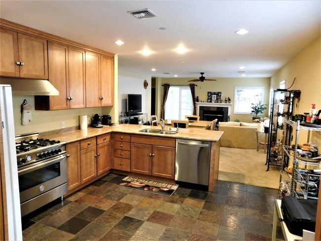 Photo - 1441 N Naomi St