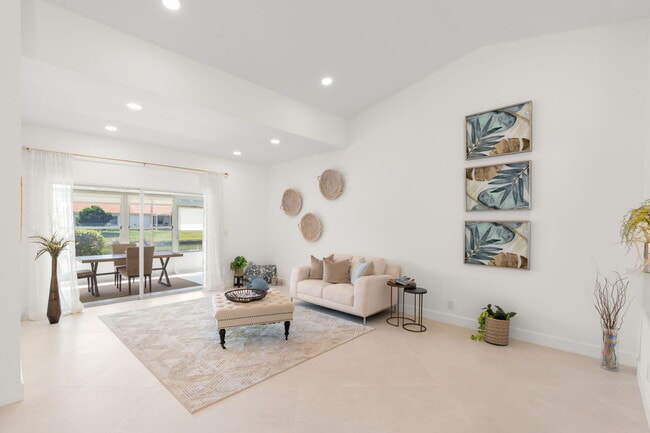 Photo - 15465 Lake Magnolia Pl