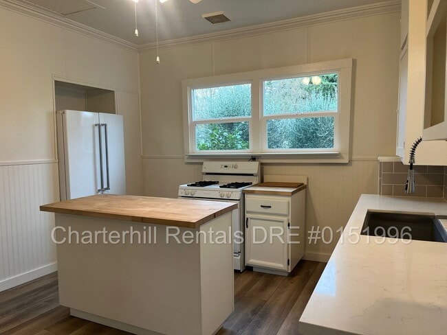 Photo - Wonderful, charming, home with large front porch in Kenwood