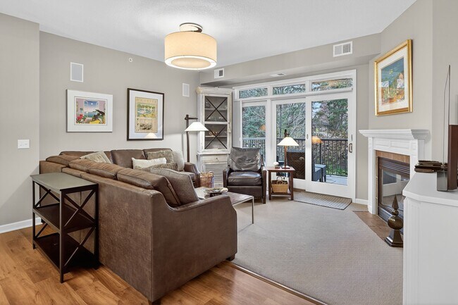 Building Photo - 5250 Grandview Square Unit 2201