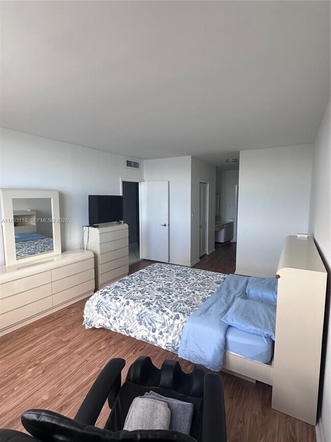 Photo - 300 Bayview Dr Unit 1206