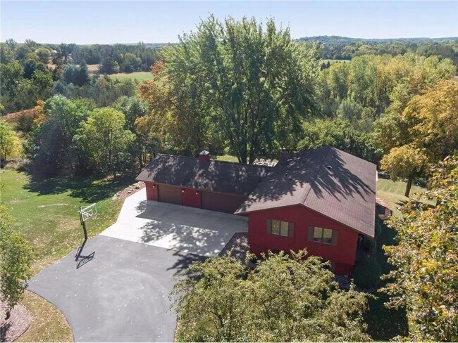 Photo - 505 Tower Rd