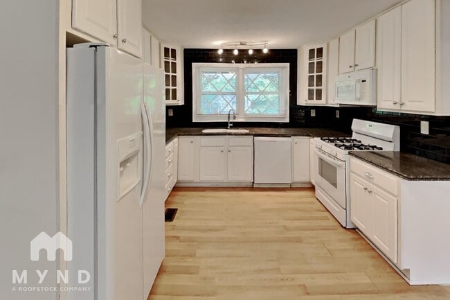 Photo - 1081 McCalla St NE