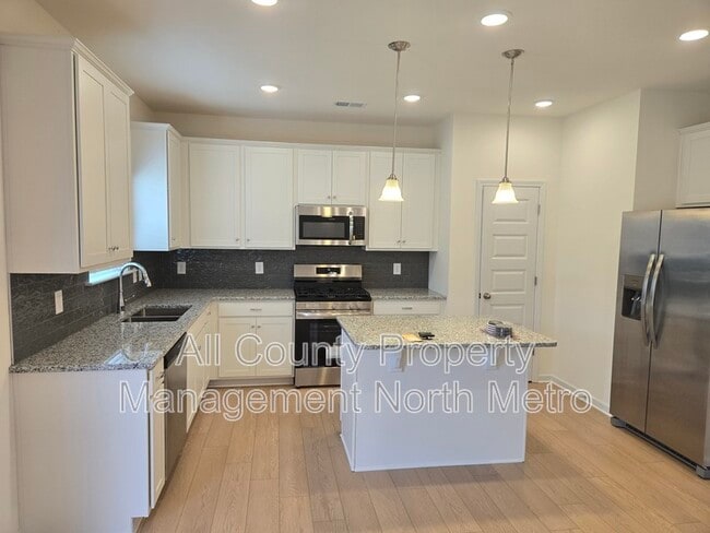 Photo - 142 Hadley Wy