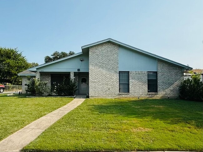 Building Photo - Beautiful 3-bedroom 2-bathroom house.