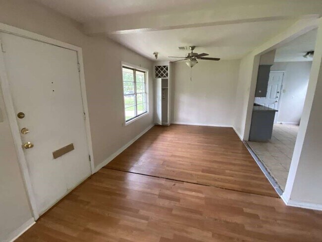 Photo - 5715 Belmark St