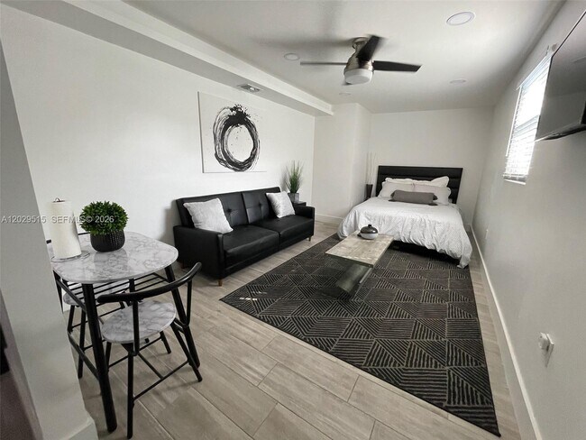 Building Photo - 170 NE 60th St Unit EFFICENCY
