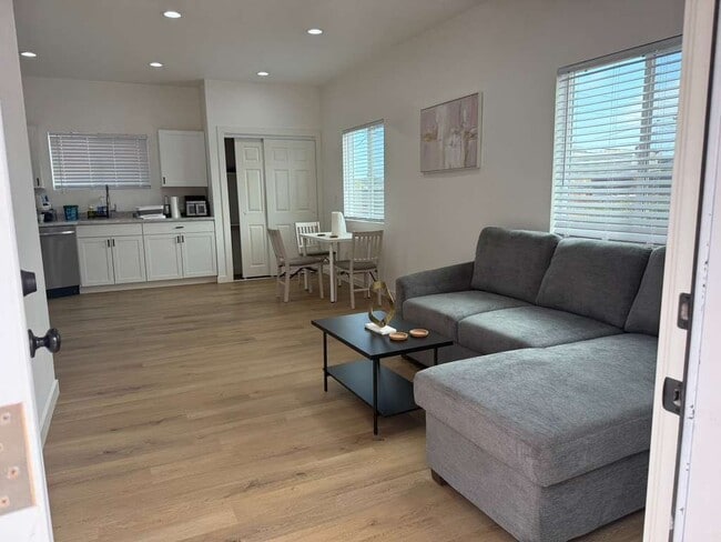 Photo - 220 Sequoia Ave