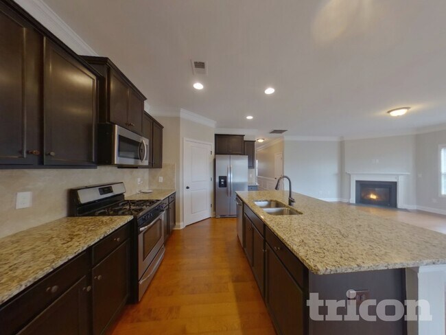 Photo - 910 Deepwood Ct