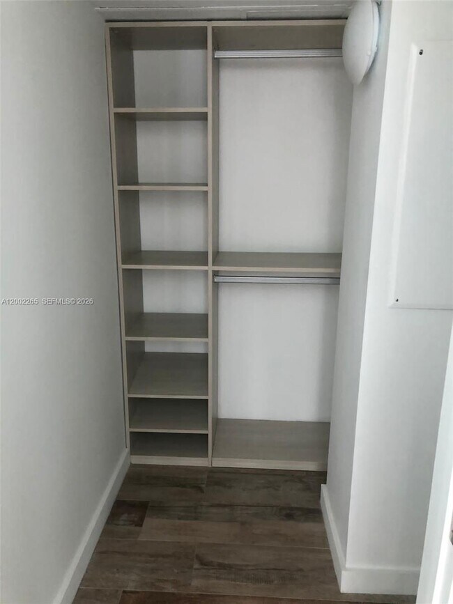 Photo - 650 NE 32nd St Unit 608