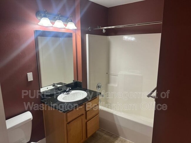 Photo - 1015 Railroad Ave