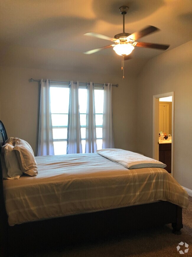Building Photo - 1328 E Surfside Dr. Rental