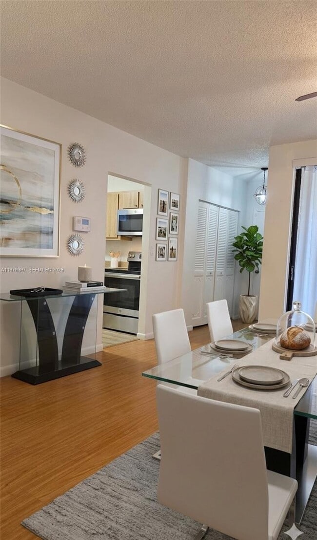 Photo - 750 NE 199th St Unidad 101H