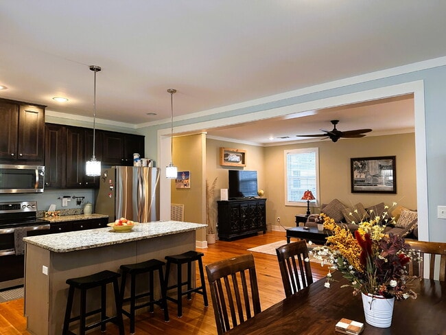 Building Photo - "Charming 4-Bedroom Retreat near beach acc... Rental
