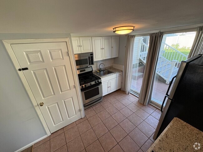 Building Photo - 121 W 7th St Unit 1 Rental