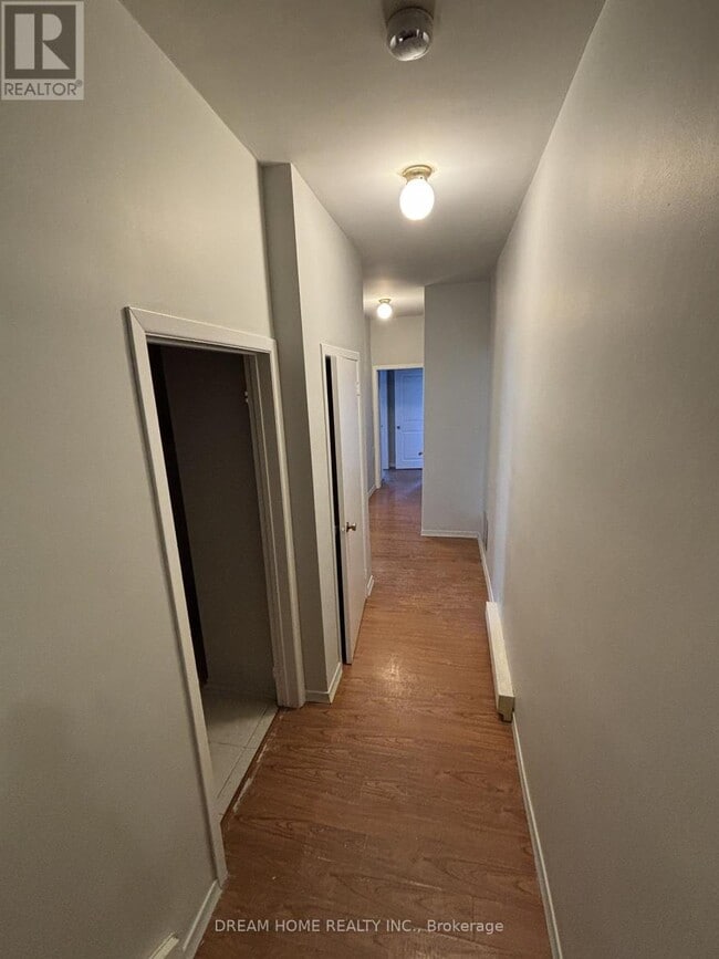 Photo - 400 Parliament St