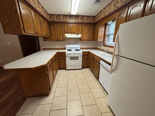Photo - Charming 2-bedroom, 1-bathroom house in Russellville