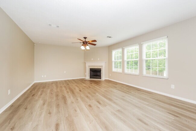 Photo - 1102 Seven Oaks Blvd