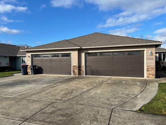 Building Photo - 2210-2214 ARLINGTON Unit 2214