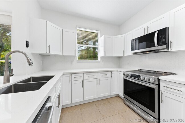 402 Seminole Palms Dr