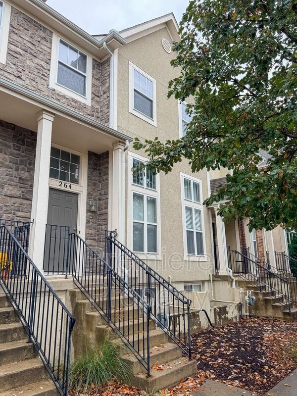 Building Photo - 264 N Hedge Ln