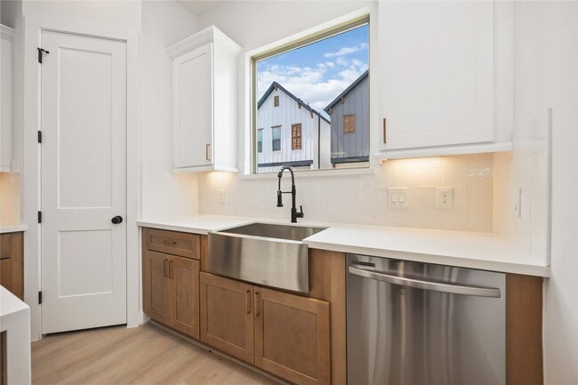 7807 A Amelia Rd
