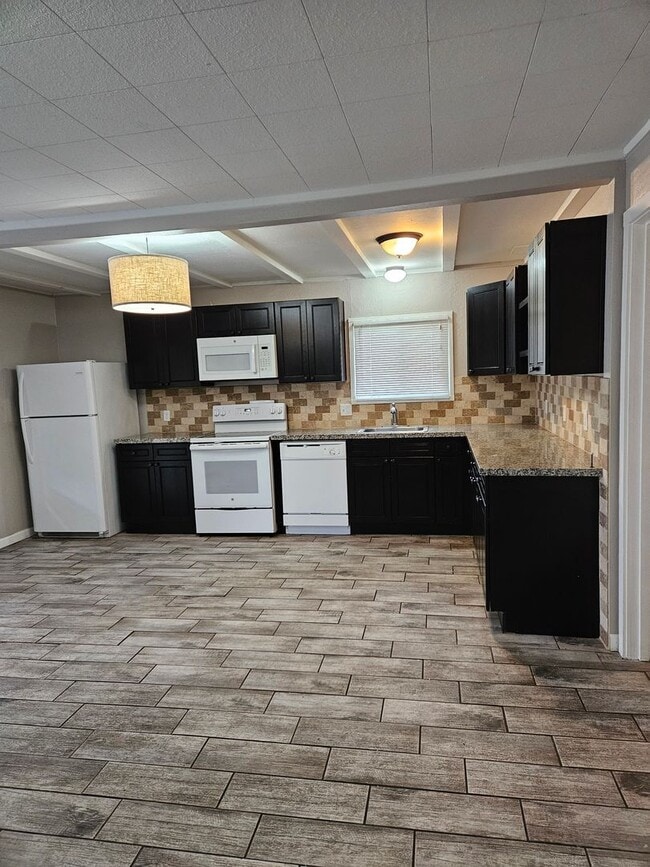 Building Photo - Residential/Commercial