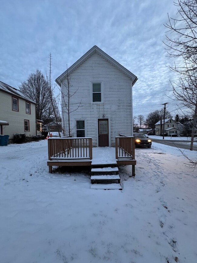 Photo - 100 Smithsonian St