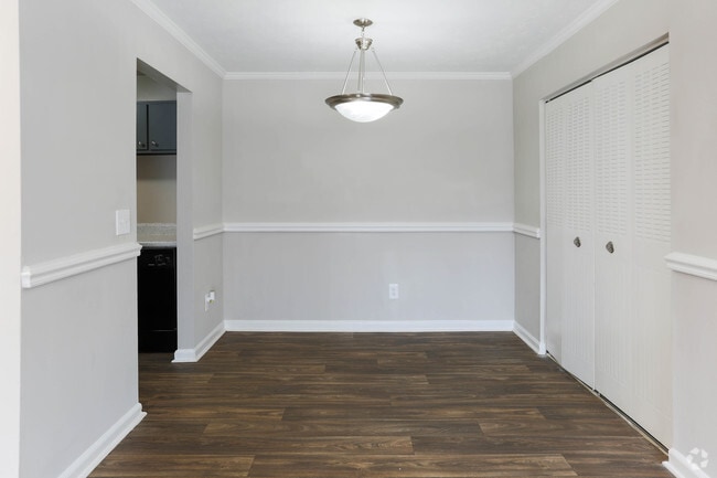 1BR, 1BA - 850 SF
