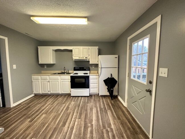 2 Bedroom, 1 Bath Upstairs Studio Apartment - 2 Bedroom, 1 Bath Upstairs Studio Apartment