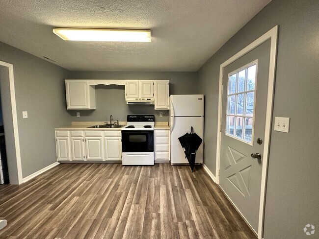 Building Photo - 2 Bedroom, 1 Bath Upstairs Studio Apartment
