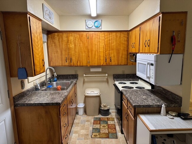 Photo - 3 Bedroom House in Quiet Neighborhood